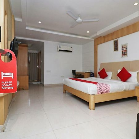 Oyo 5843 Hotel Yash Inn Mirzāpur Extérieur photo
