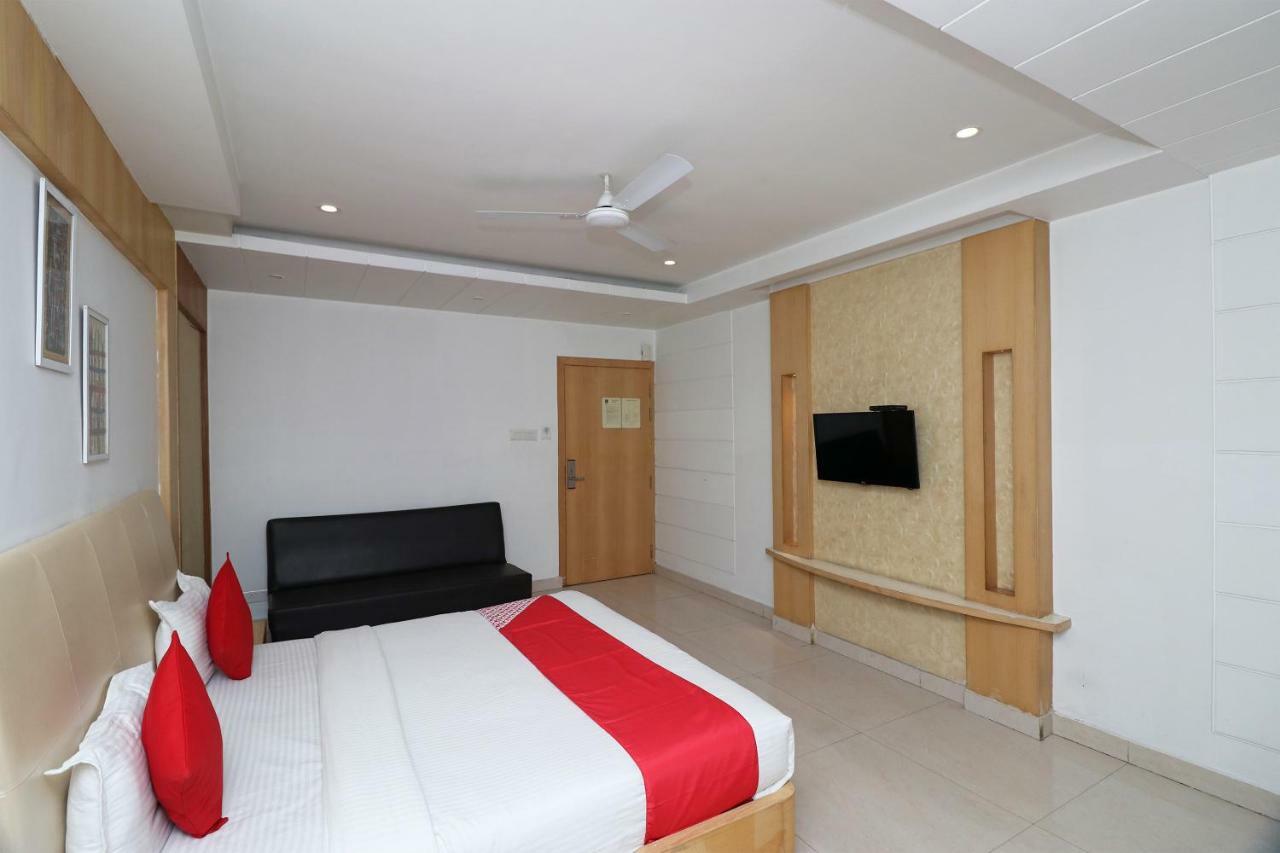 Oyo 5843 Hotel Yash Inn Mirzāpur Extérieur photo