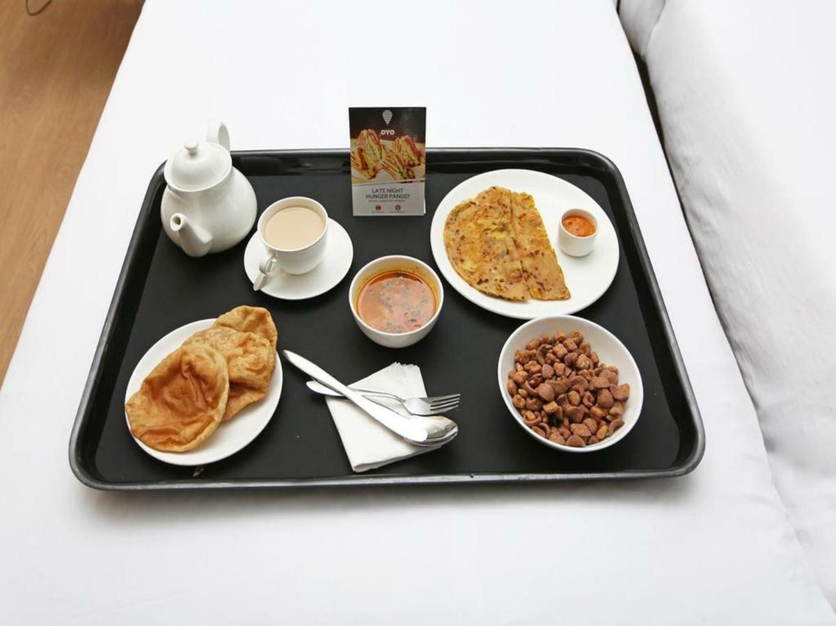 Oyo 5843 Hotel Yash Inn Mirzāpur Extérieur photo