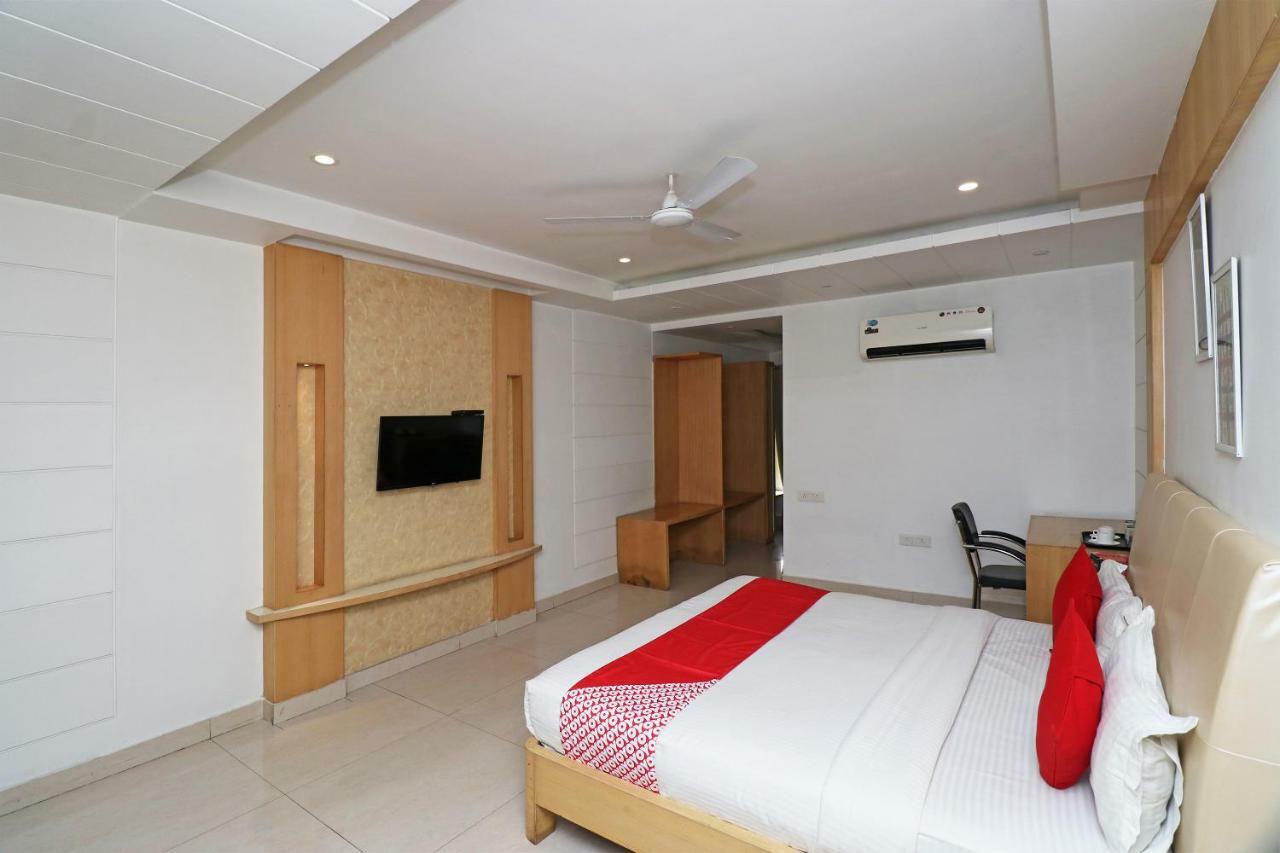 Oyo 5843 Hotel Yash Inn Mirzāpur Extérieur photo