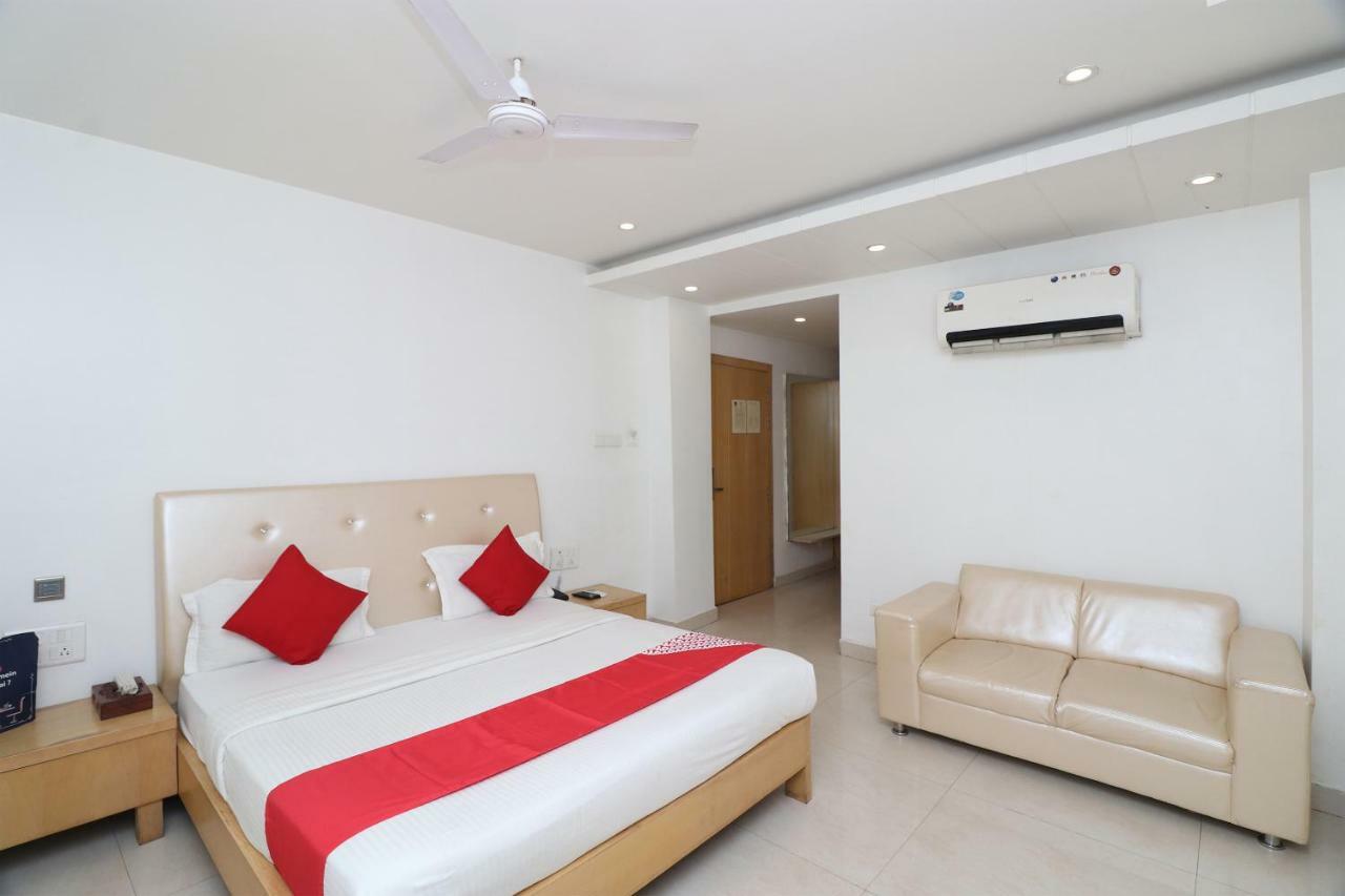 Oyo 5843 Hotel Yash Inn Mirzāpur Extérieur photo