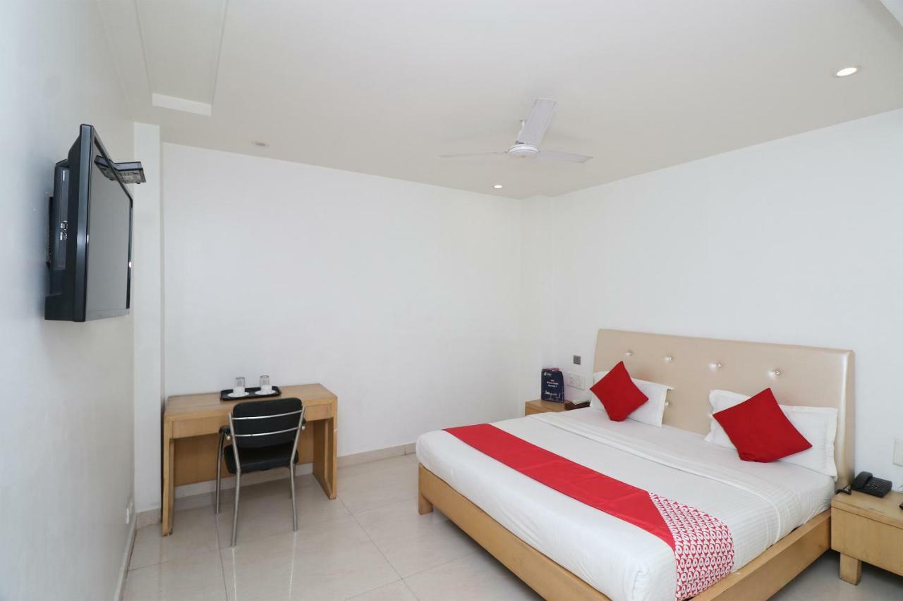 Oyo 5843 Hotel Yash Inn Mirzāpur Extérieur photo